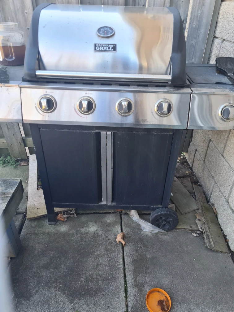 Backyard Grill 4-Burner Propane BBQ - photo 3