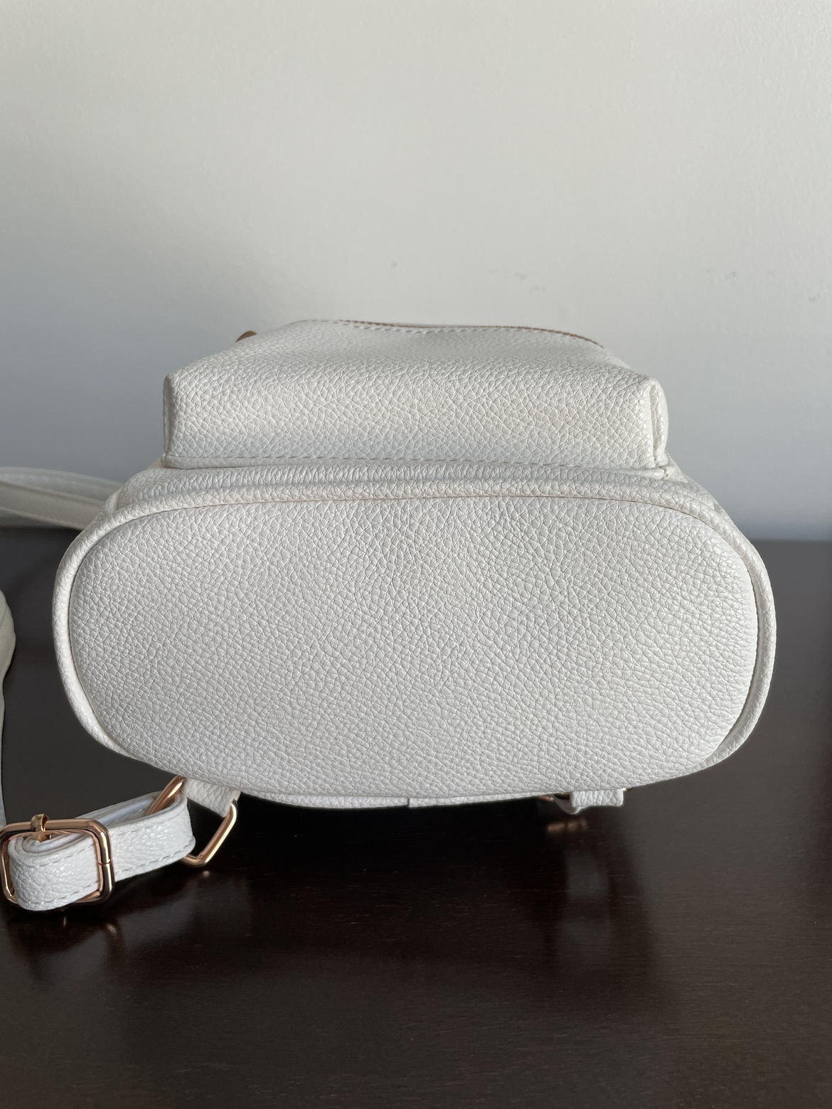 New Guess women’s faux leather mini backpack - photo 3
