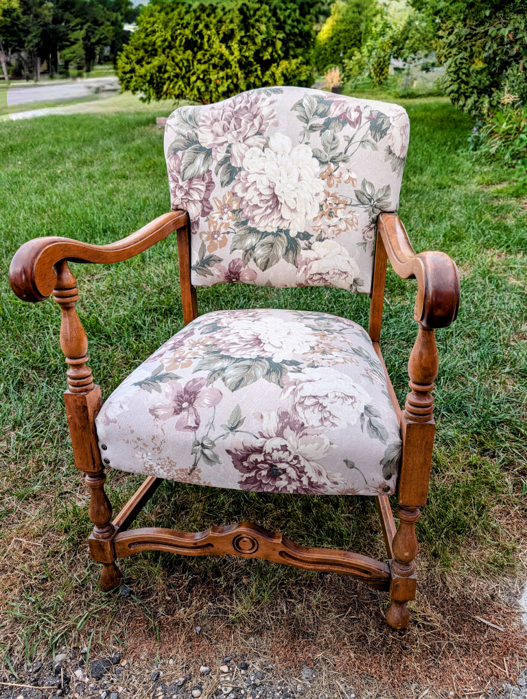 Vintage Floral Armchair Solid Wood and Padded Seat 🧡