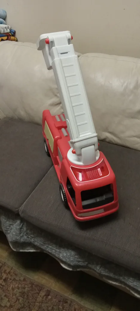 Little Tikes Fire Truck with Ladder image indicator(4)
