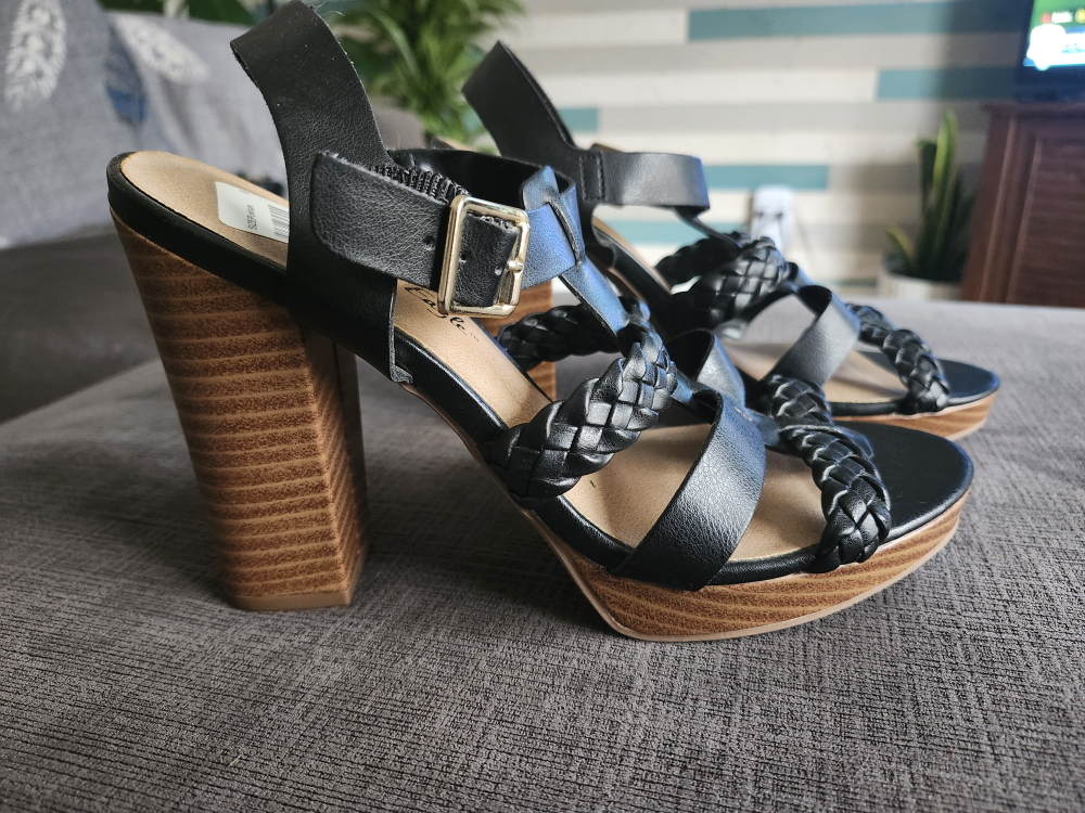 American Eagle Sandals/ heels