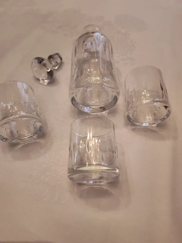 Crystal Decanter Set with Three Glasses image indicator(2)