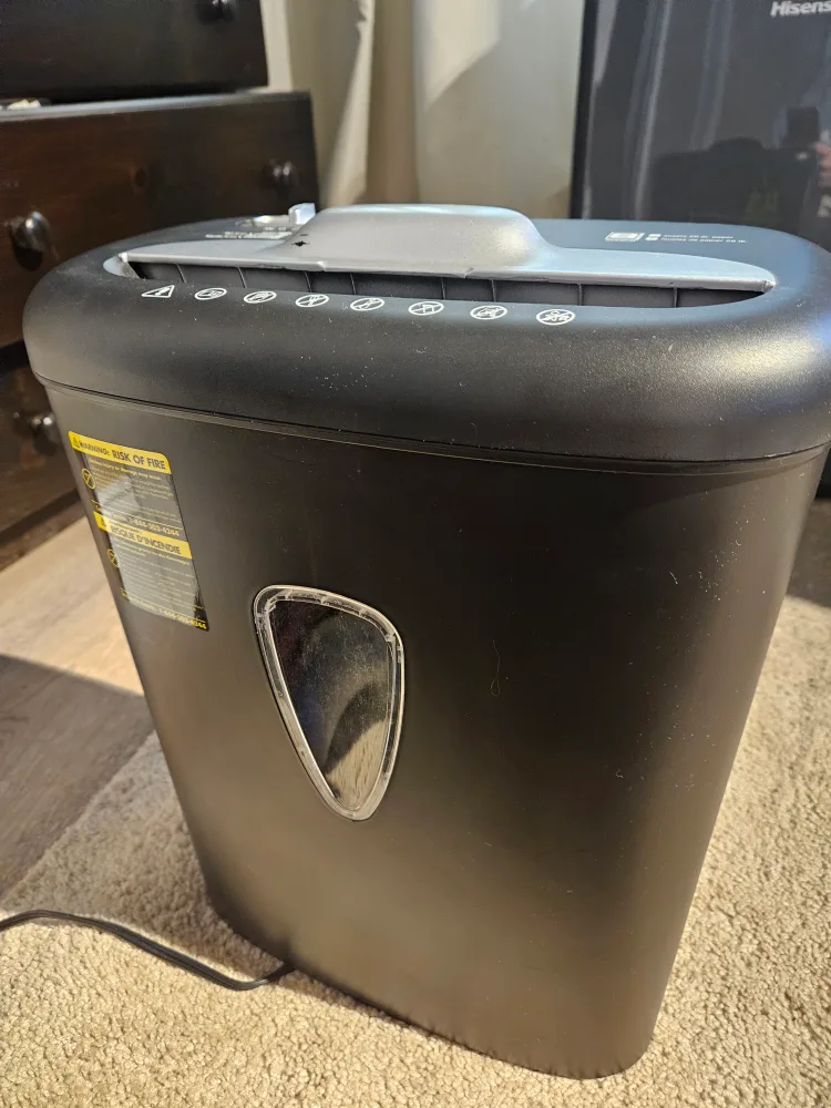 FREE PAPER SHREDDER - Amazon Basics 8-Sheet Cross-Cut Shredder image indicator(2)