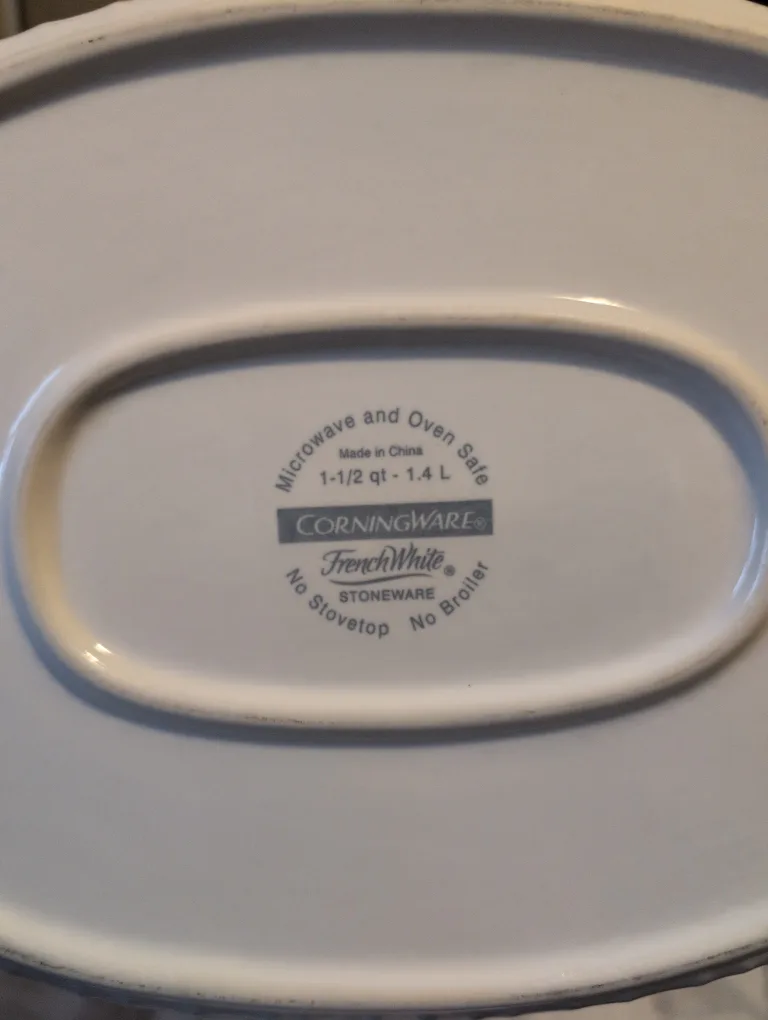 2 Corningware Baking Dishes with Lids image indicator(4)