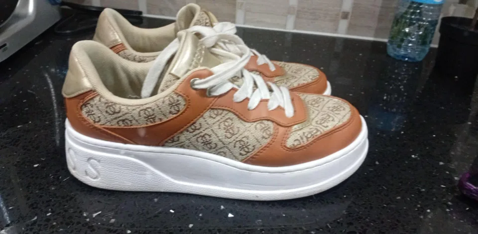 Women's Guess Platform Sneakers Size 7 image indicator(2)