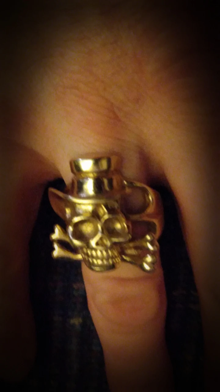 10k Gold Skull Ring with Top Hat