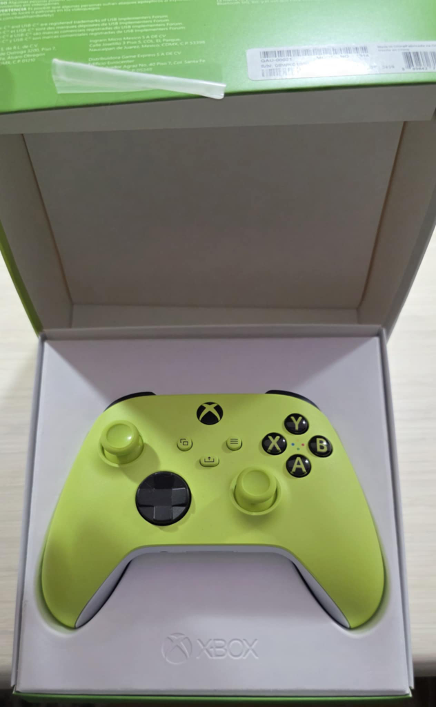 Xbox Wireless Controller - Electric Volt - photo 3