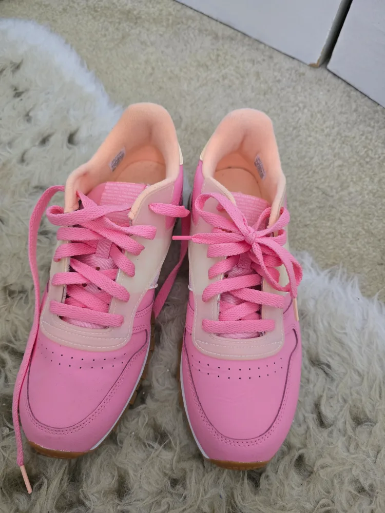 Reebok Classic Leather Alter the Icons Pink Sneakers thumbnail