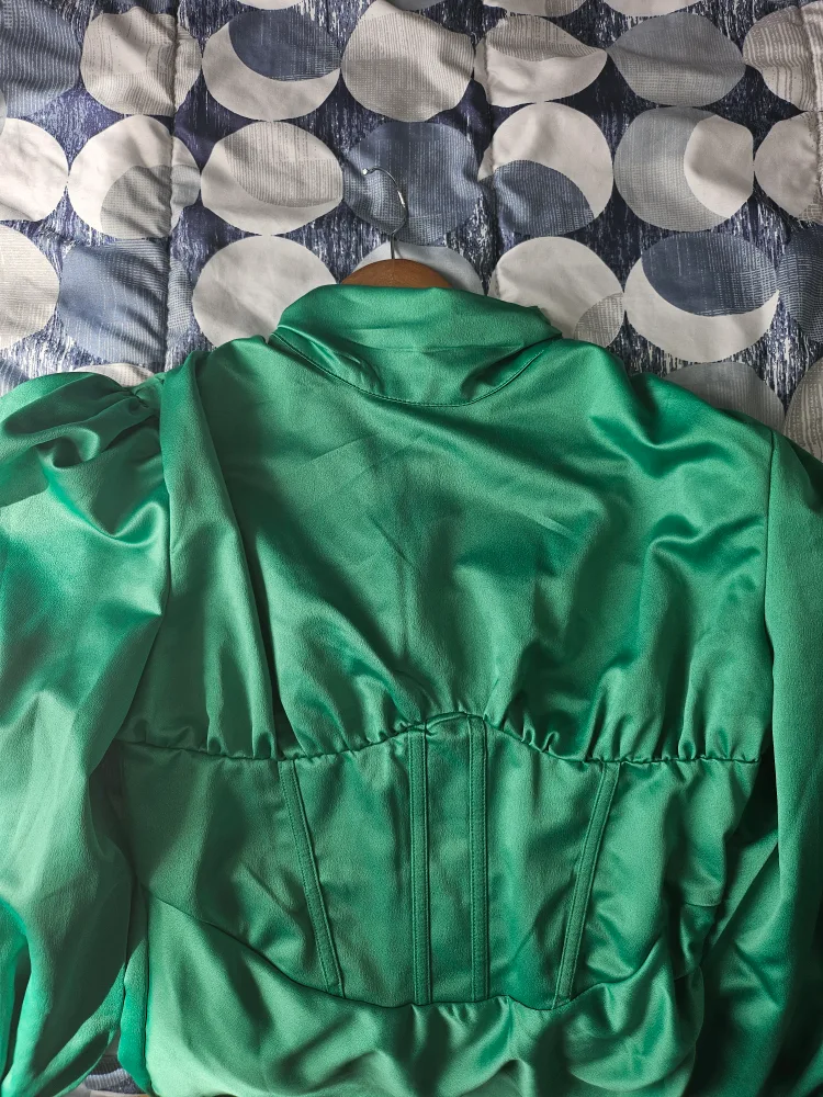 PrettyLittleThing Emerald Green Satin Midi Dress image indicator(3)