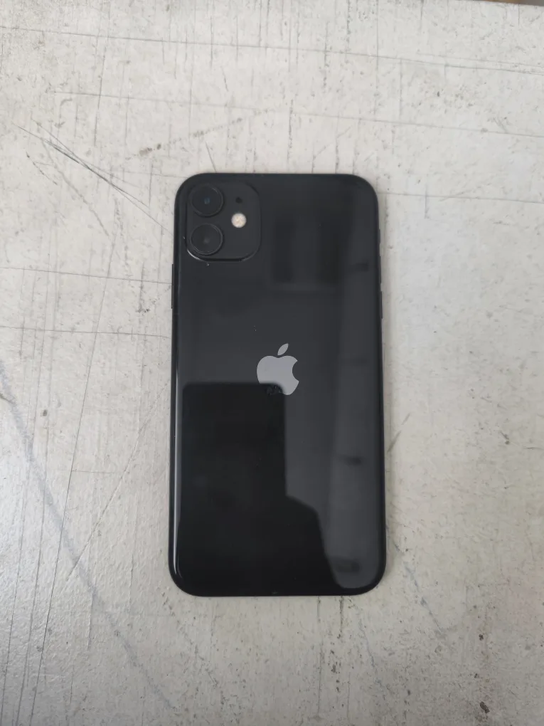 iPhone 11 - Black - Pre-owned image indicator(2)