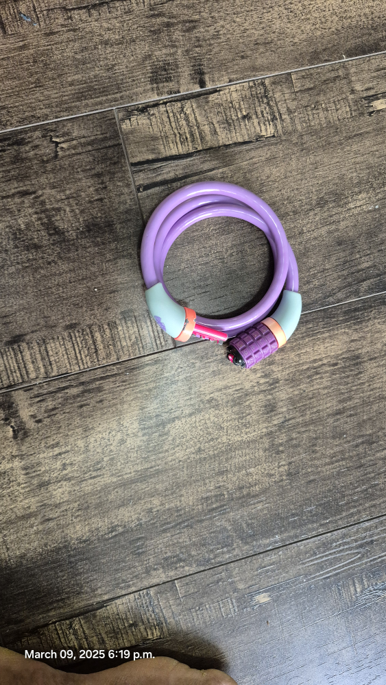 Girls' Razzo 16-inch bike with lock and helmet - photo 4