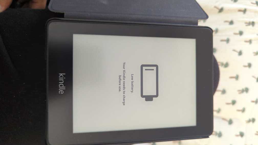 Kindle E-reader with case - photo 3