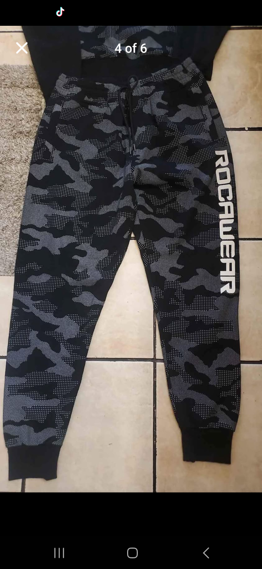 ROCWEAR Men's Hoodie and Joggers Set - photo 2