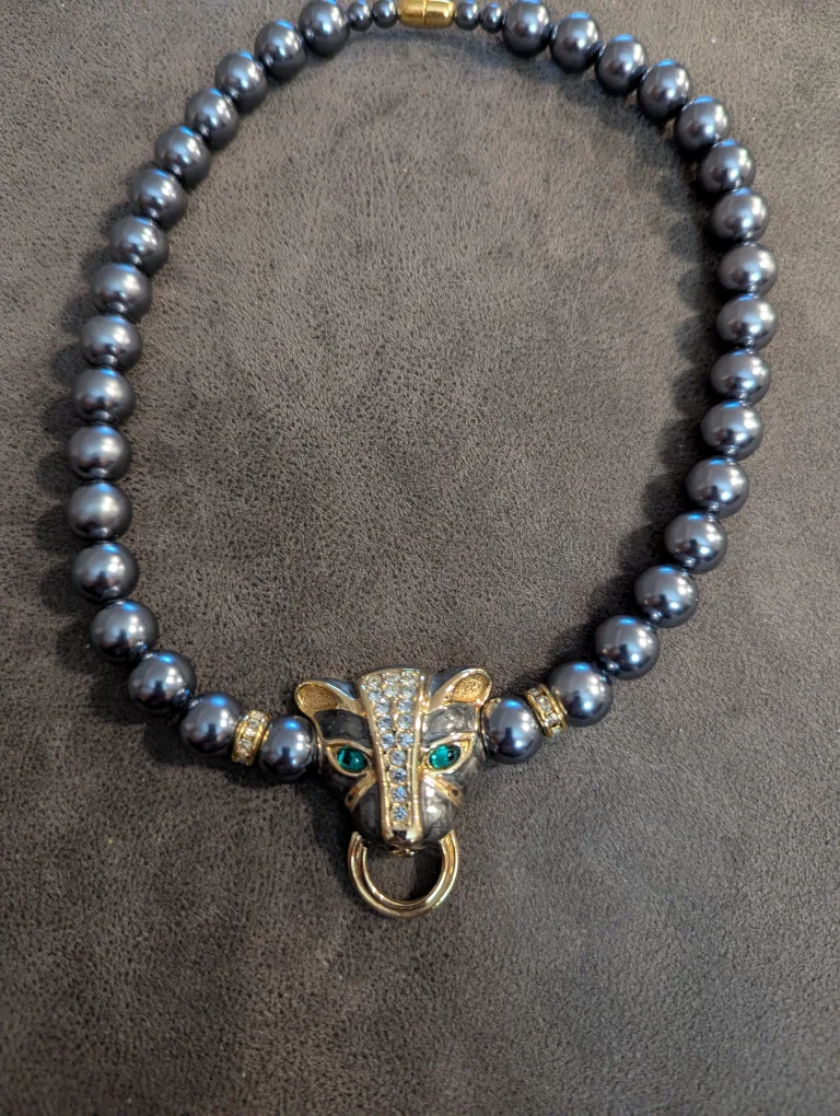 Avon KJL Panther Head Pearl Necklace image indicator(2)