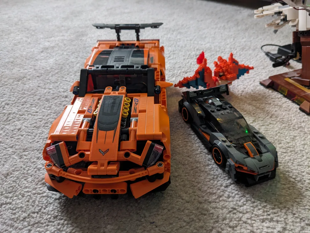 Assembled Lego and more image indicator(4)