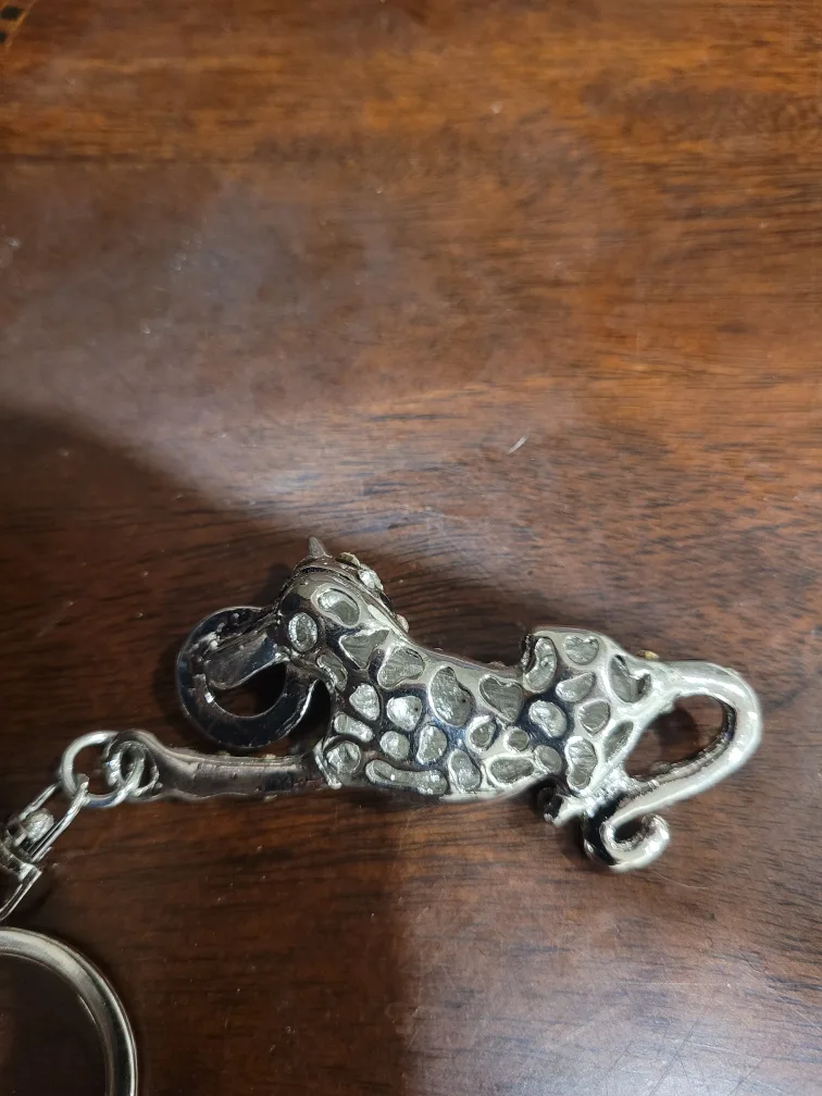 EFFY 2-Piece Keychain Set: Rhinestone Leopard and Pen image indicator(3)