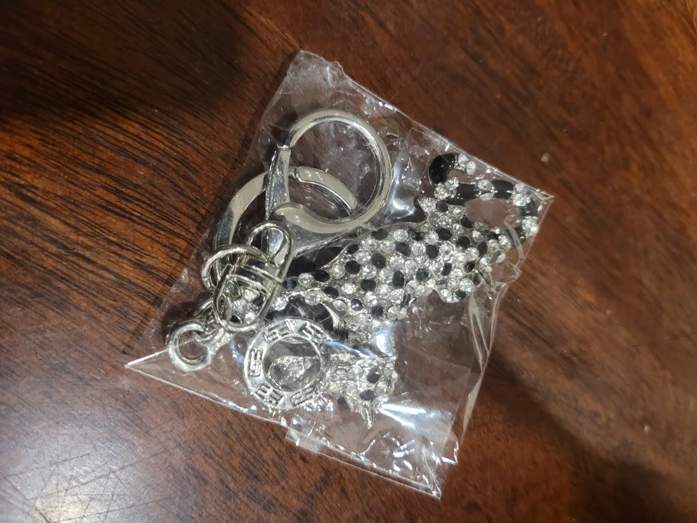EFFY 2-Piece Keychain Set: Rhinestone Leopard and Pen image indicator(4)