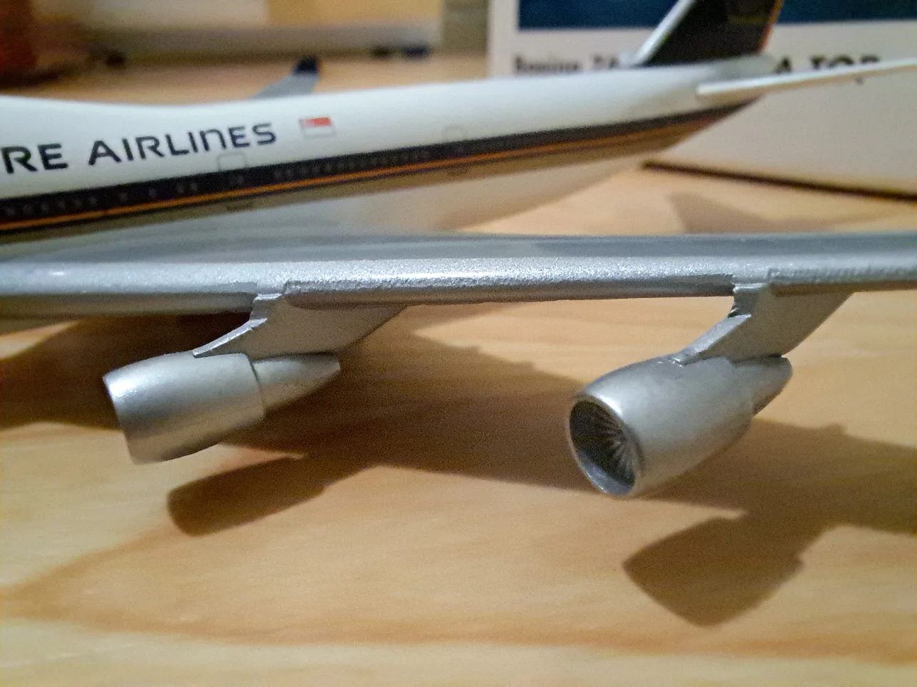 Singapore Airlines Boeing 747-400 Mega Top Diecast Model 1:500 image indicator(5)