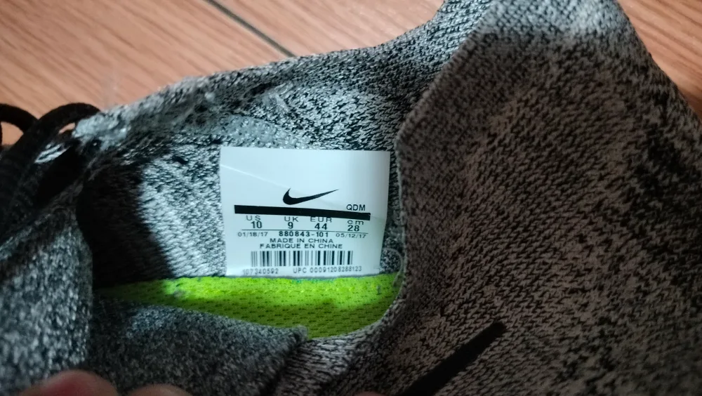 Nike Running Shoes - Size 10 US Men's image indicator(2)