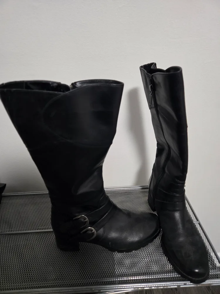 Women's Black Leather long Boots image indicator(2)