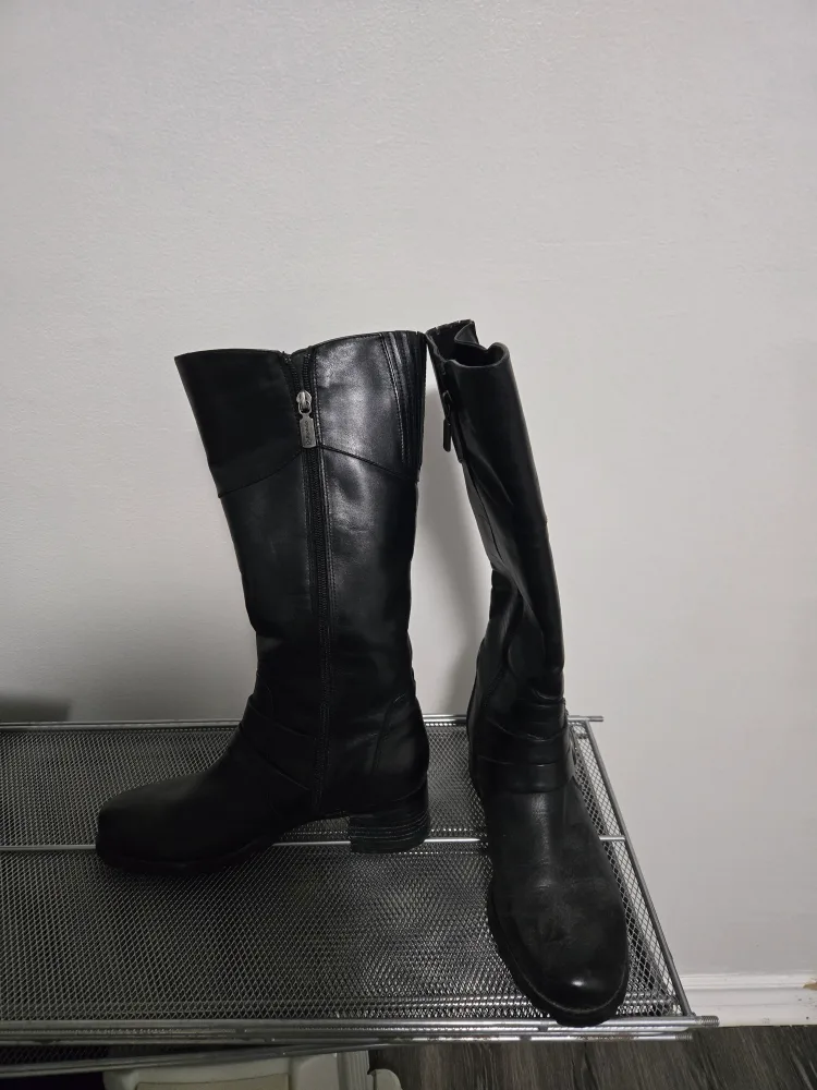 Women's Black Leather long Boots image indicator(3)