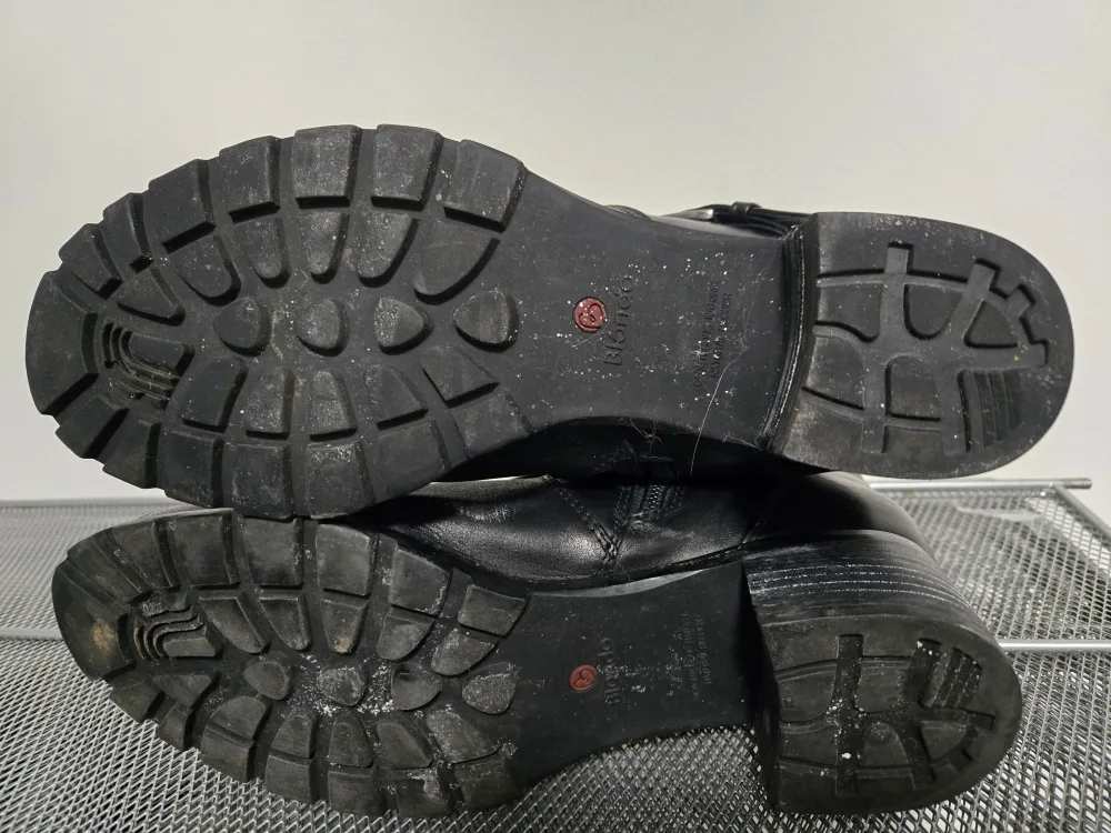 Women's Black Leather long Boots image indicator(7)