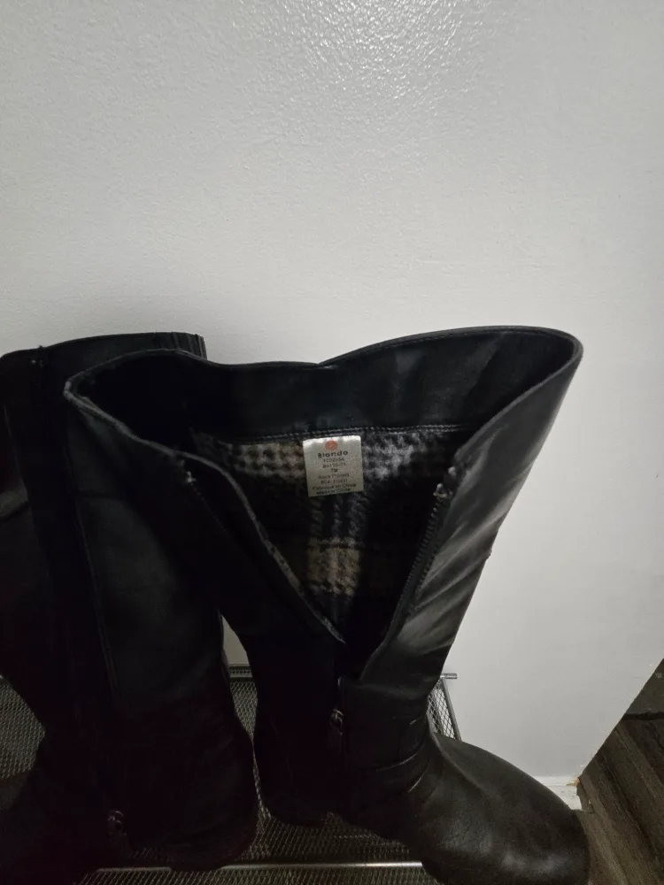 Women's Black Leather long Boots image indicator(8)