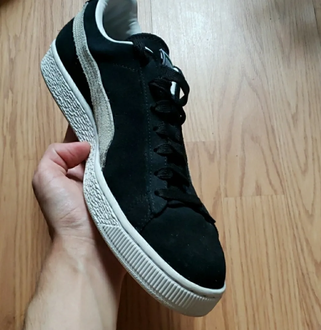 Size 11 Mens Shoes Black Puma Suede Classics image indicator(2)