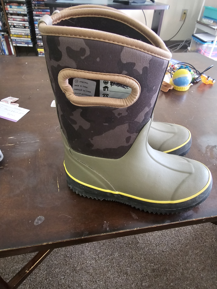 Kids' Bogs Camo Rain Boots Size 13 - photo 2