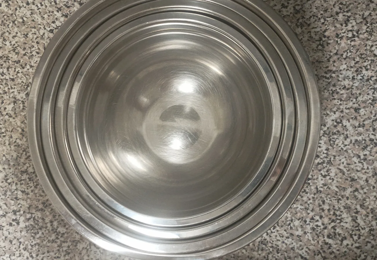 Set of 4 Mixing Bowls + Free steel fruit basket thumbnail