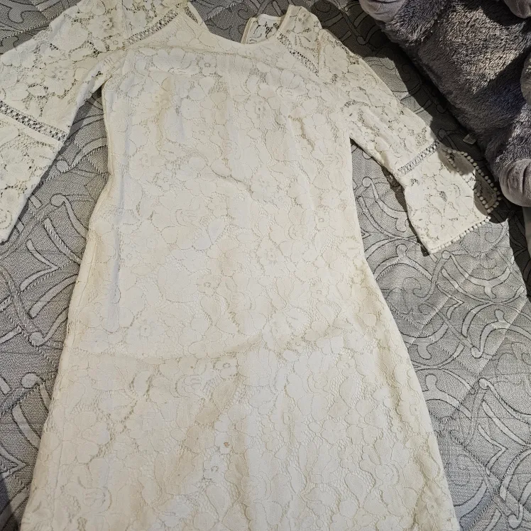 Vince Camuto White Lace Dress Size 4 image indicator(2)