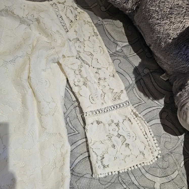 Vince Camuto White Lace Dress Size 4 image indicator(4)