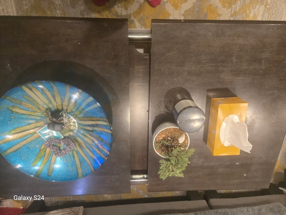 solid wood coffee table. image indicator(3)