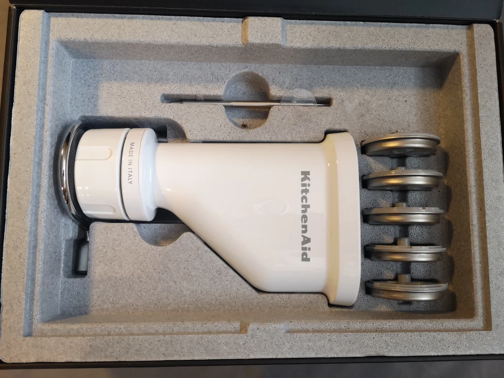 KitchenAid stand mixer pasta maker w/ 6 shapes - photo 4