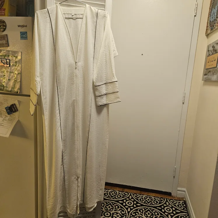 Elegant Off-White Zippered Kaftan image indicator(4)