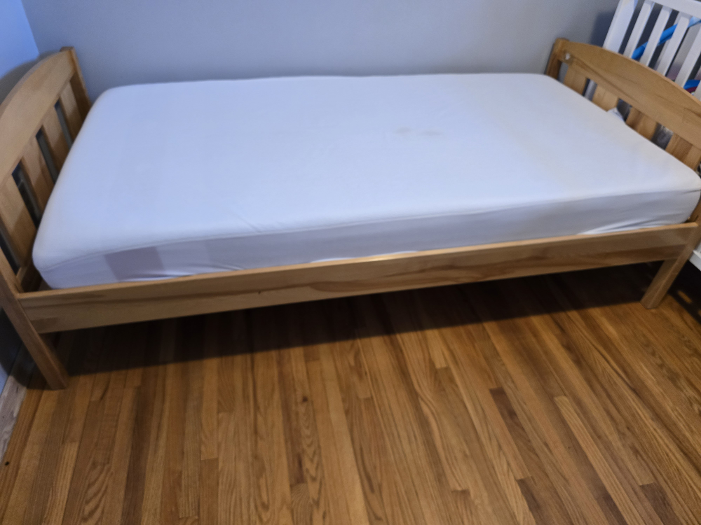 Twin-size wooden bed frame - photo 2