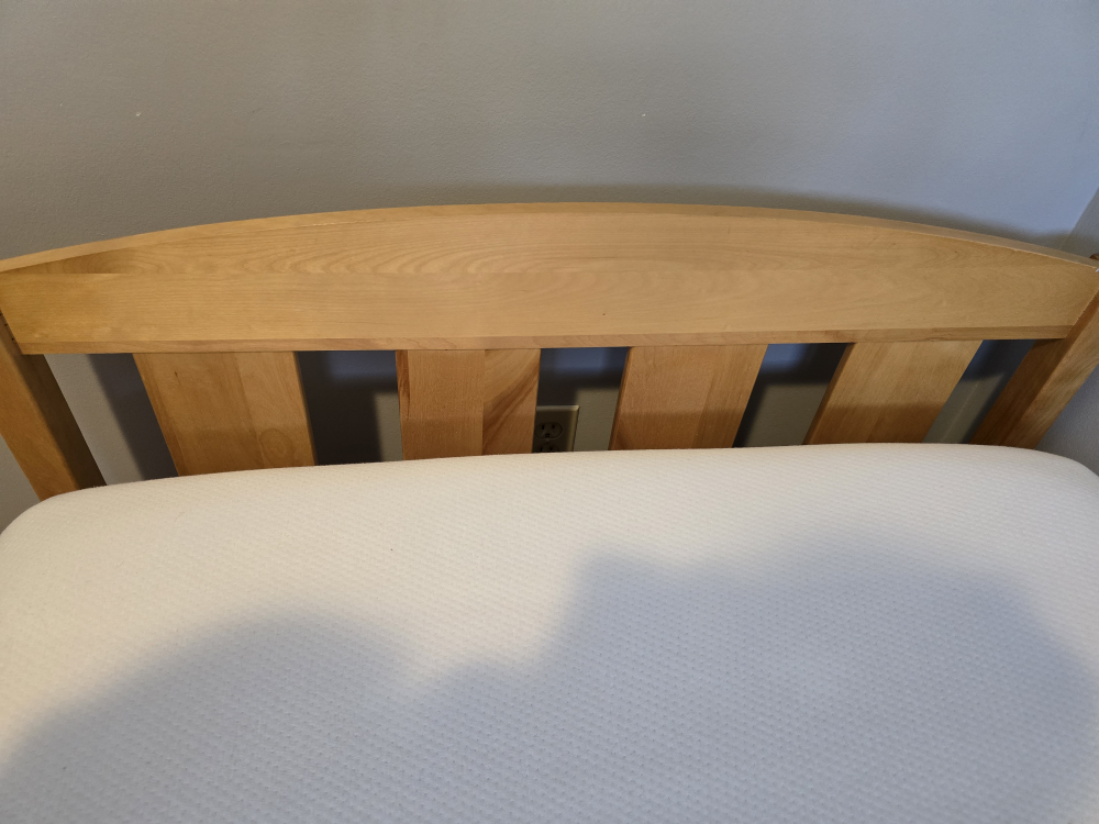 Twin-size wooden bed frame - photo 3