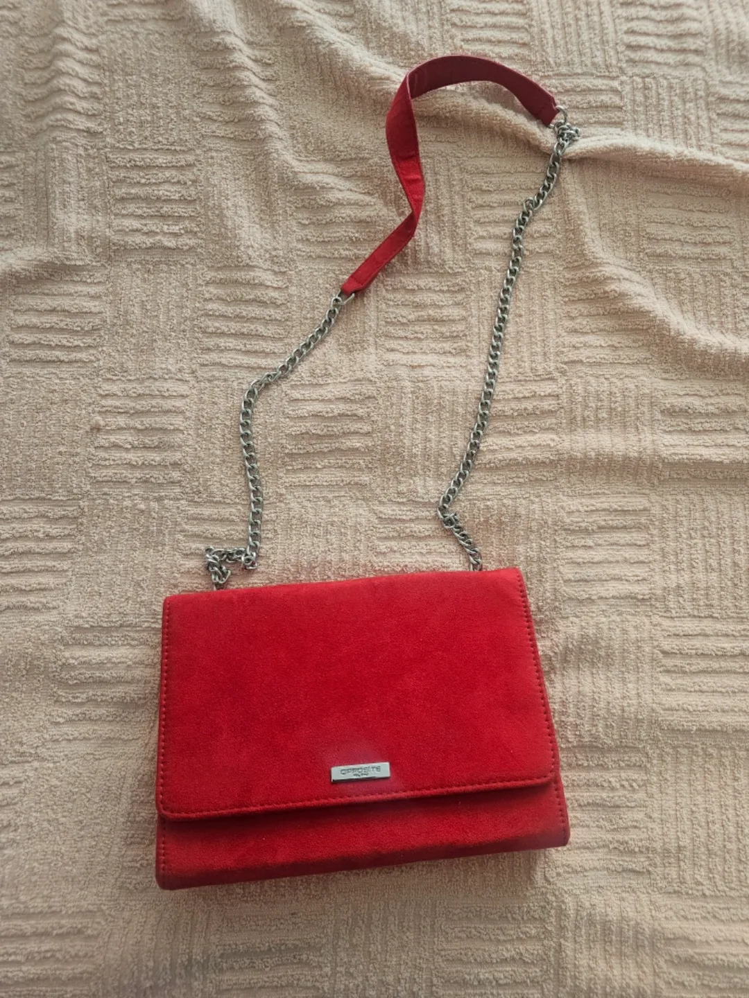 Red Suede Crossbody Bag with Chain Strap image indicator(4)