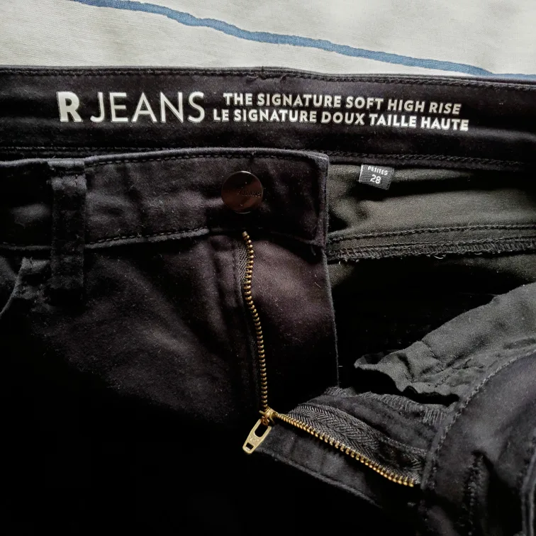 🧡 Jeans - The Signature Soft High Rise - Two Pairs image indicator(4)