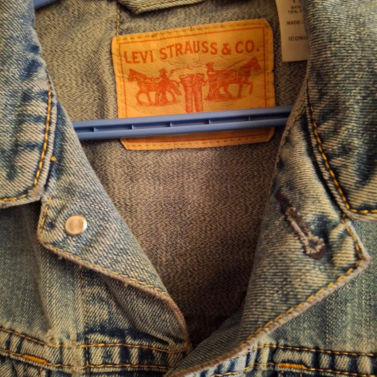 Levi's Denim Vest - Size M image indicator(4)