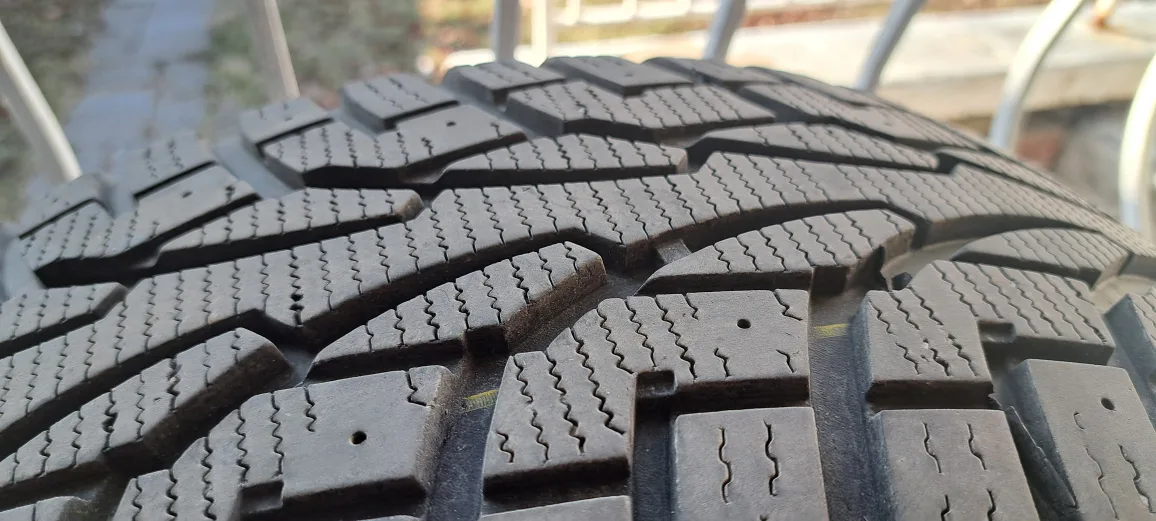 215/60/R16 95t - 4x UNIROYAL Tiger Paw Ice & Snow 3 Winter Tire image indicator(2)