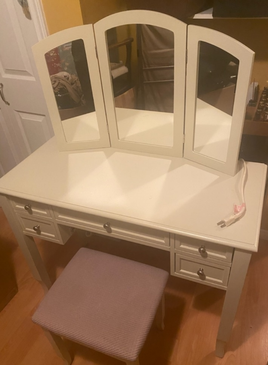 Vanity Set with Tri-fold Mirror and Stool - photo 2
