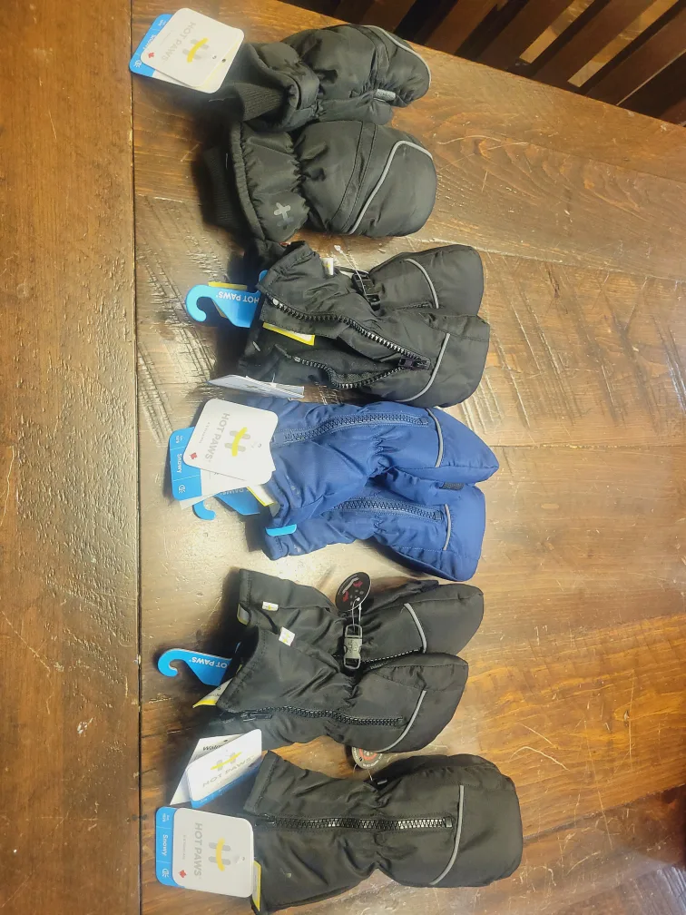 Hot Paws Kids' Mittens image indicator(2)