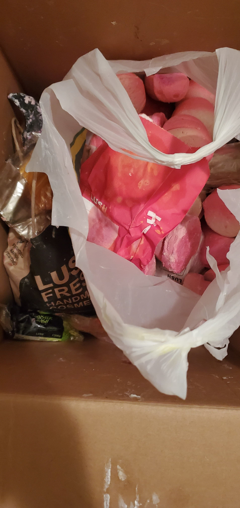 Lush Bath Bomb and Cosmetic Bundle - photo 4