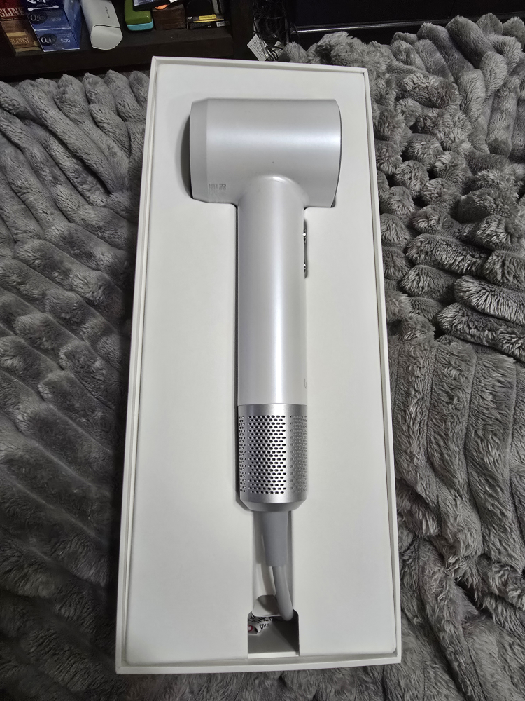 New in Box -  Laifen Hair Dryer - Matte White - photo 3