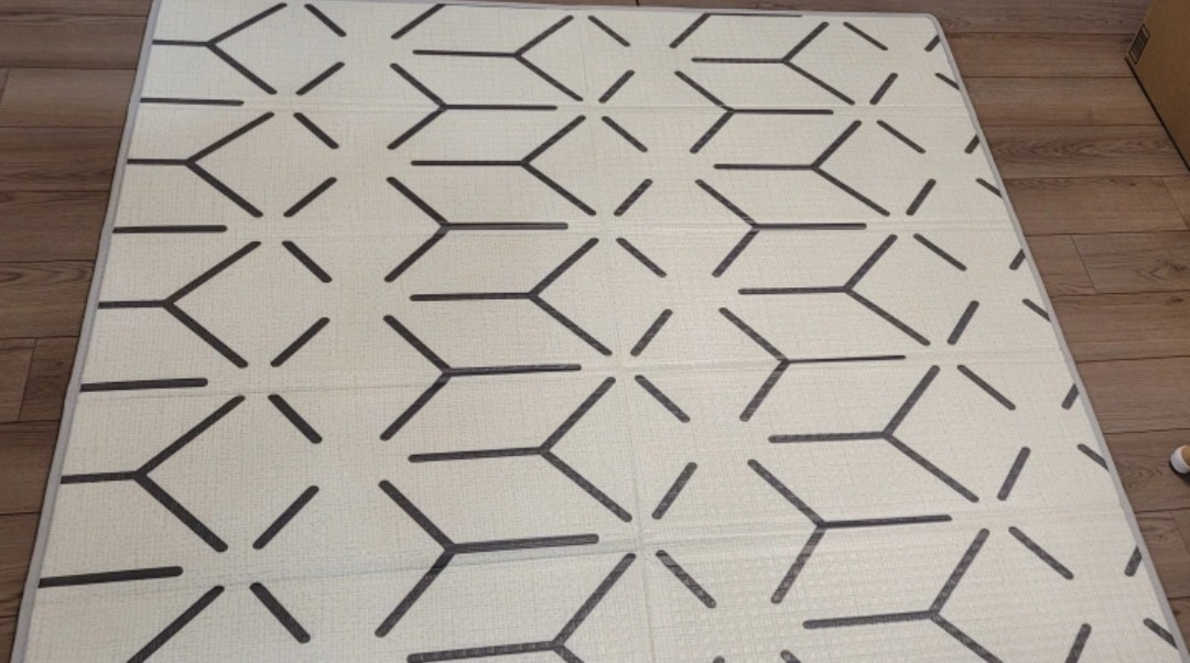 Foldable Baby Play Mat - Two Designs! 57 × 57 inches (no box)