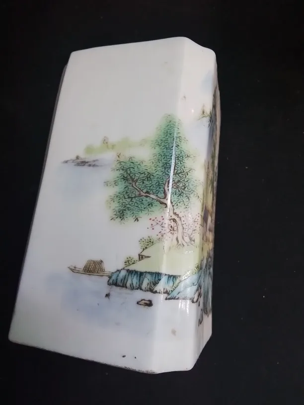 Chinese Famille Rose Porcelain Brush Pot with Mark image indicator(3)