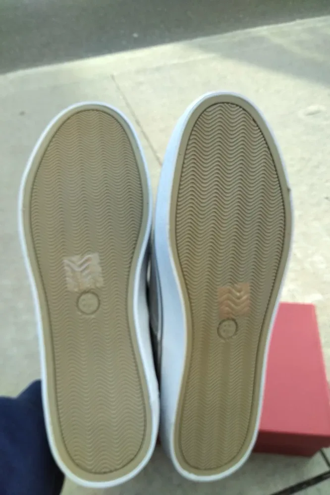 BN Mens Grey canvas sneakers size 8.5 image indicator(3)