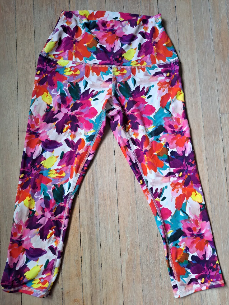 Colorful Floral 3/4 Length Leggings thumbnail