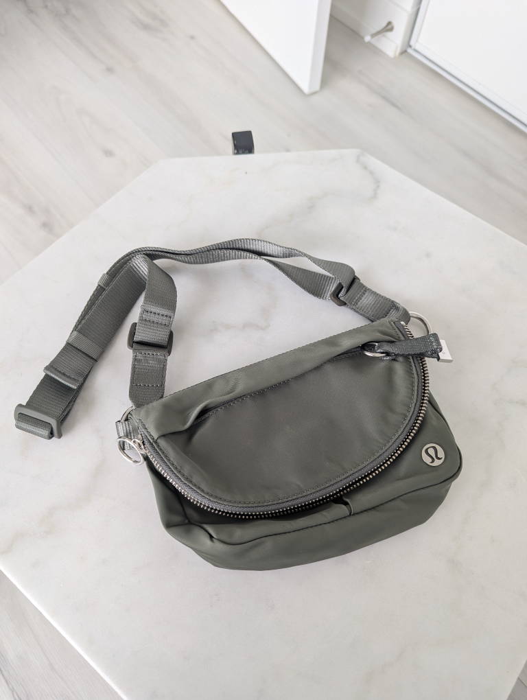Lululemon micro all night festival bag in green